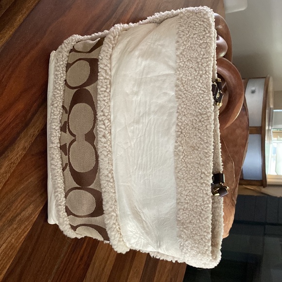 Unique Coach Leather/Shearling Sheepskin Handbag - Picture 4 of 9